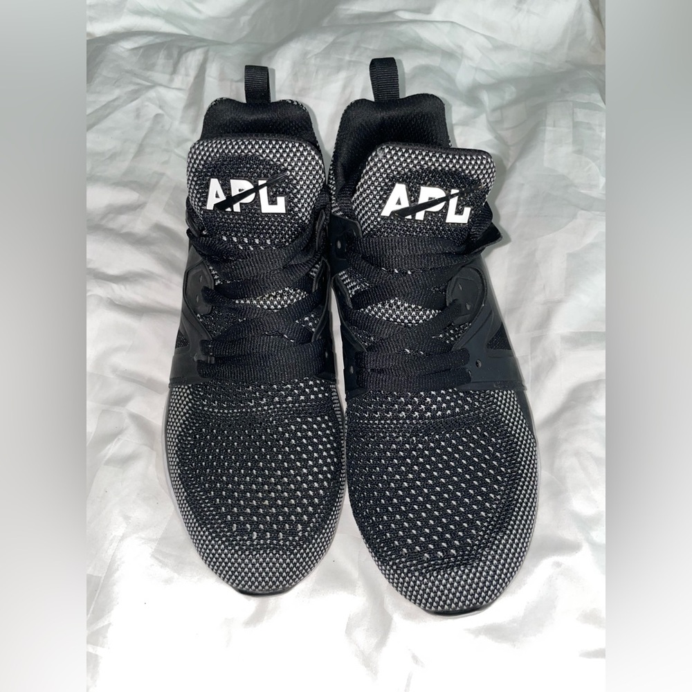 APL Ascend Black/White